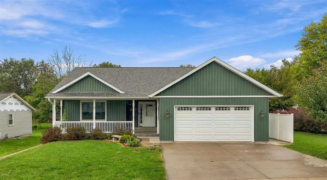 715 14th St, Kalona, Iowa 52247 – Property Featured Image