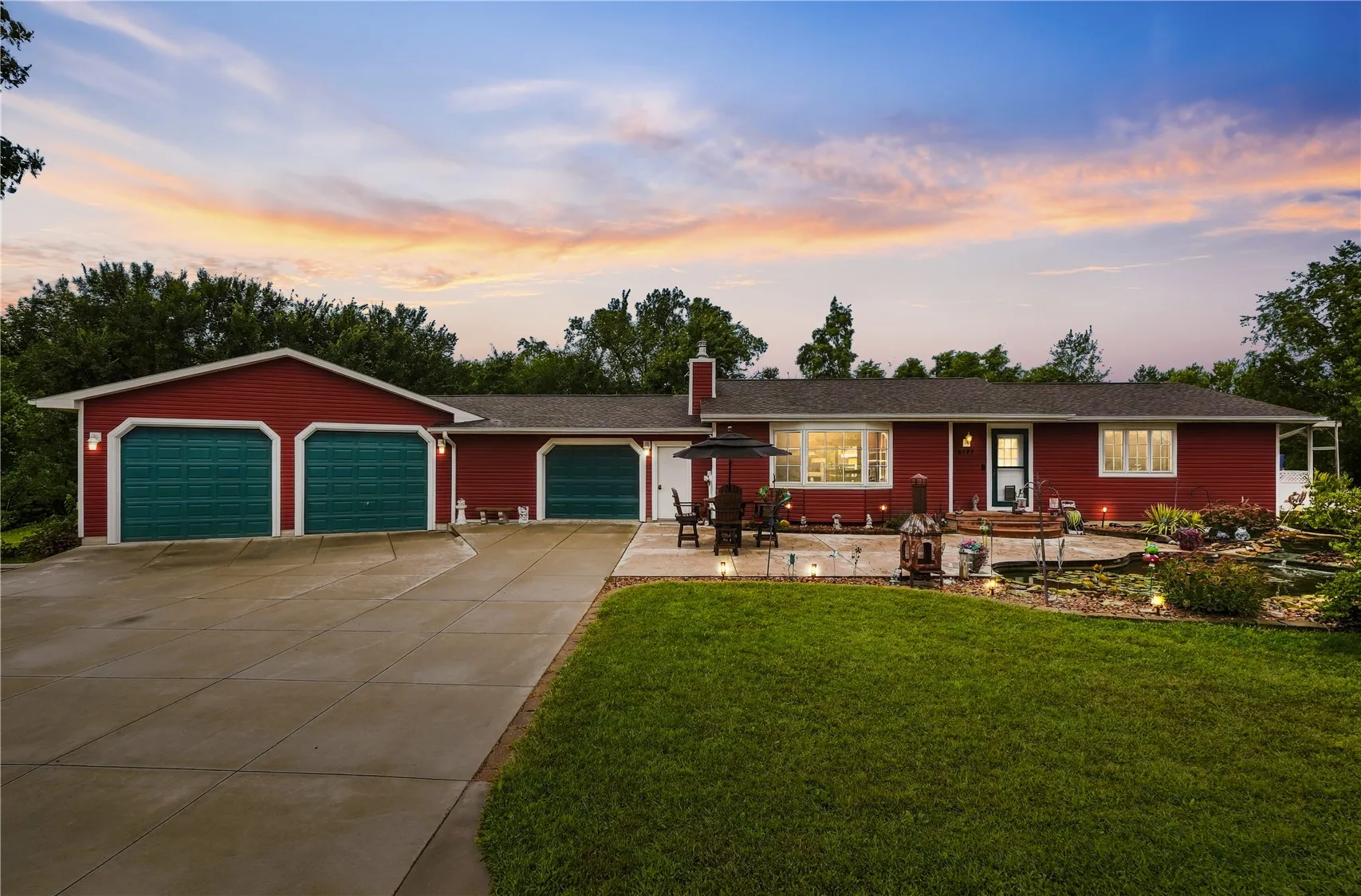 5727 26th Ave Drive, Vinton, Iowa 52349 – Property Featured Image
