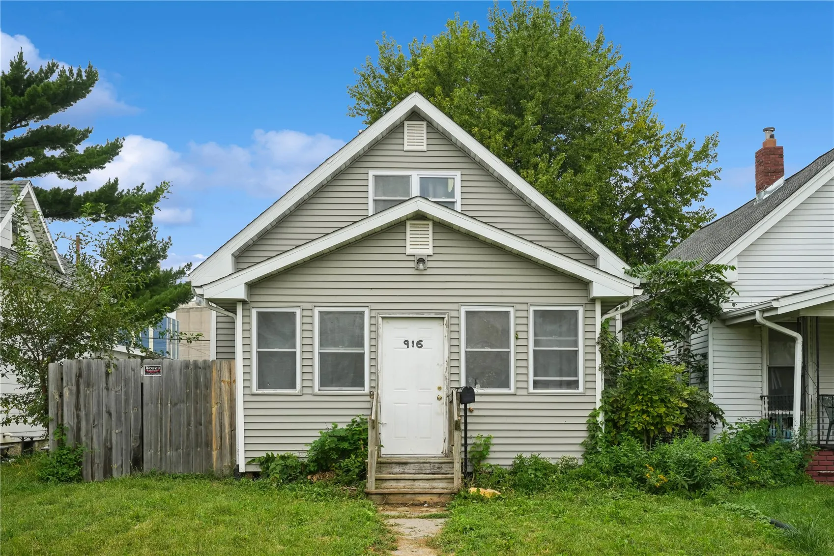 916 9th Street SW, Cedar Rapids, Iowa 52404 – Property Featured Image