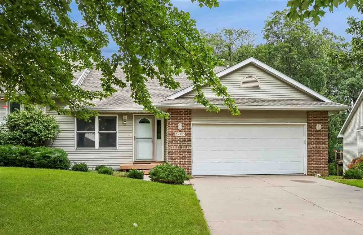 2283 E Grantview Dr, Coralville, Iowa 52241 – Property Featured Image