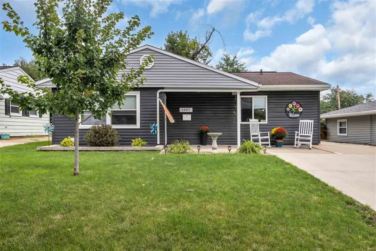 1307 18th St, Cedar Rapids, Iowa 52404 – Property Featured Image