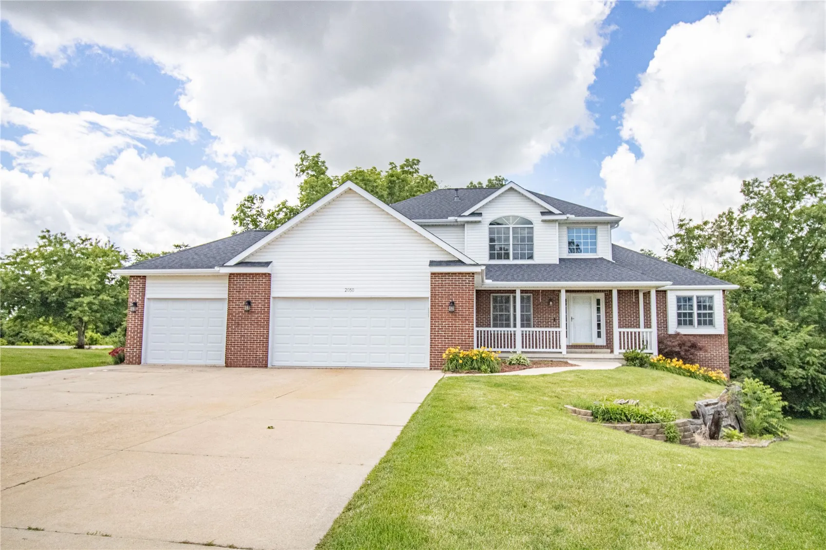 2050 Sky View Drive, Marion, Iowa 52302 – Property Featured Image