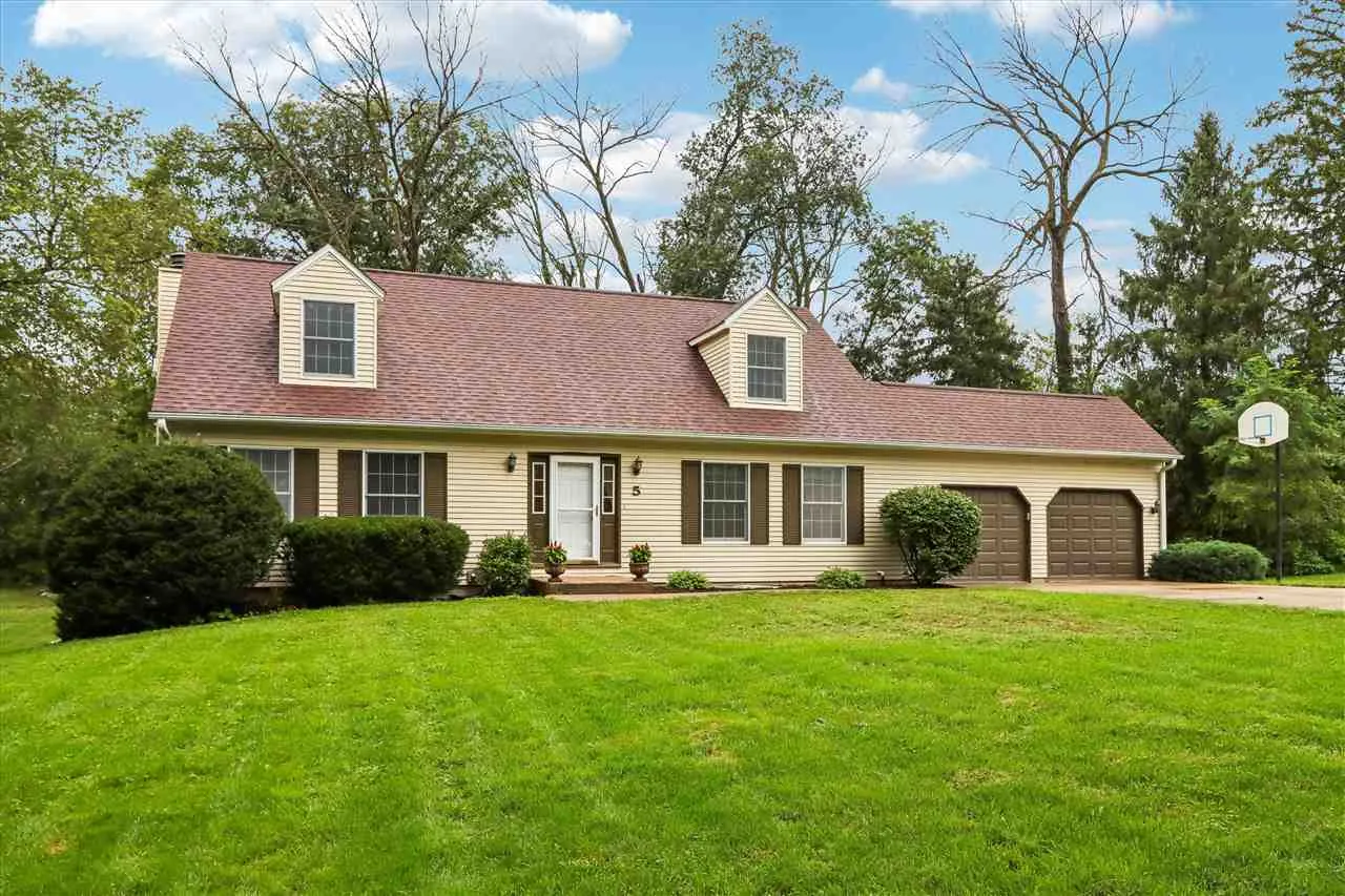 5 Hillcrest Heights Ln, Mt Vernon, Iowa 52314 – Property Featured Image
