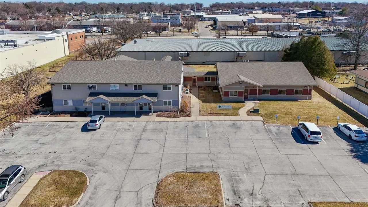 1916 Waterfront Dr, Iowa City, Iowa 52240 – Property Featured Image