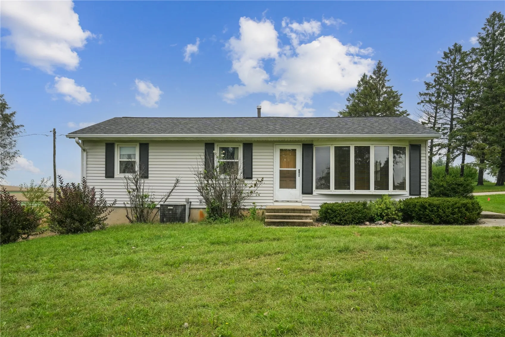 4906 Longview Dr SW, Fairfax, Iowa 52228 – Property Featured Image