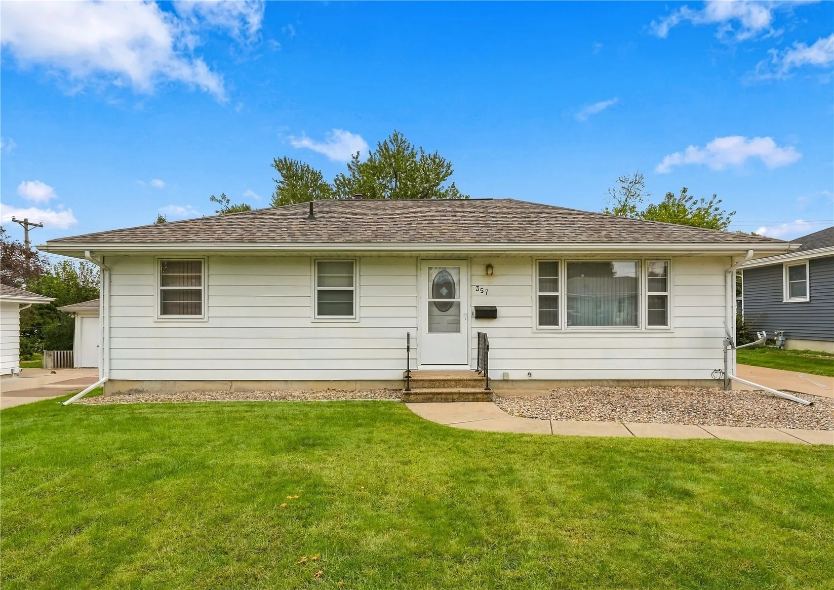 357 23rd St NW, Cedar Rapids, Iowa 52405 – Property Featured Image
