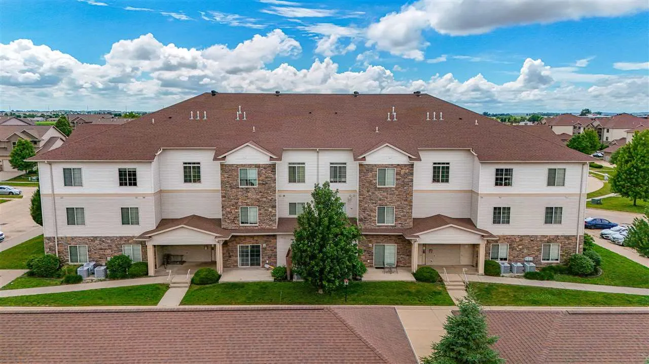 460 Cameron Way Unit 101-306, North Liberty, Iowa 52317 – Property Featured Image