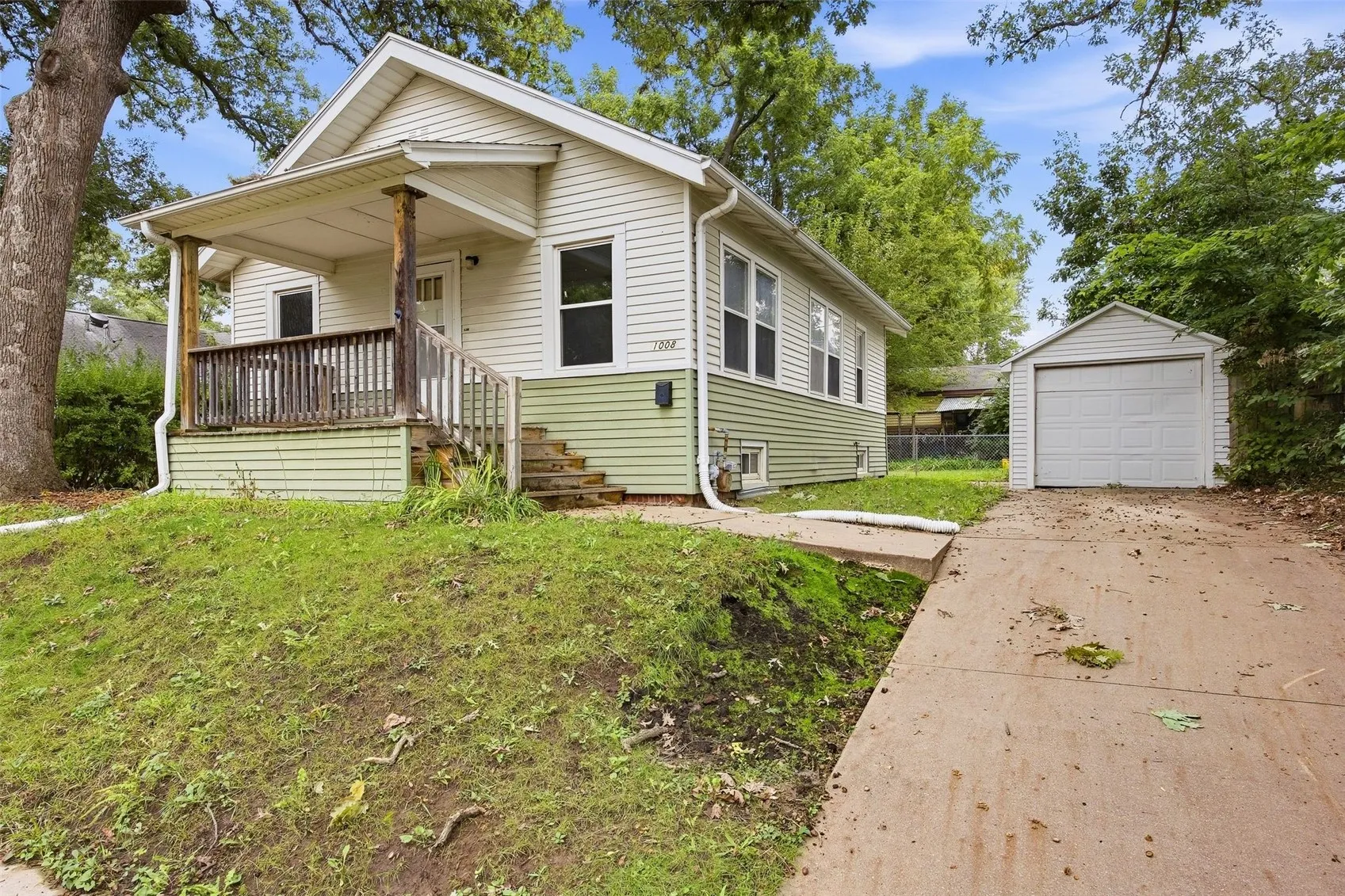 1008 Daniels Street NE, Cedar Rapids, Iowa 52402 – Property Featured Image