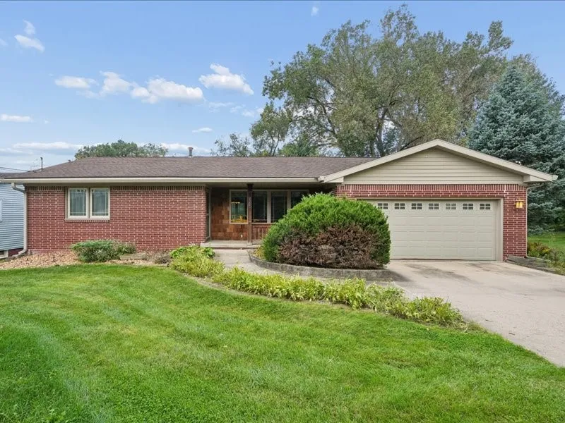 920 Westwood NW, Cedar Rapids, Iowa 52405 – Property Featured Image