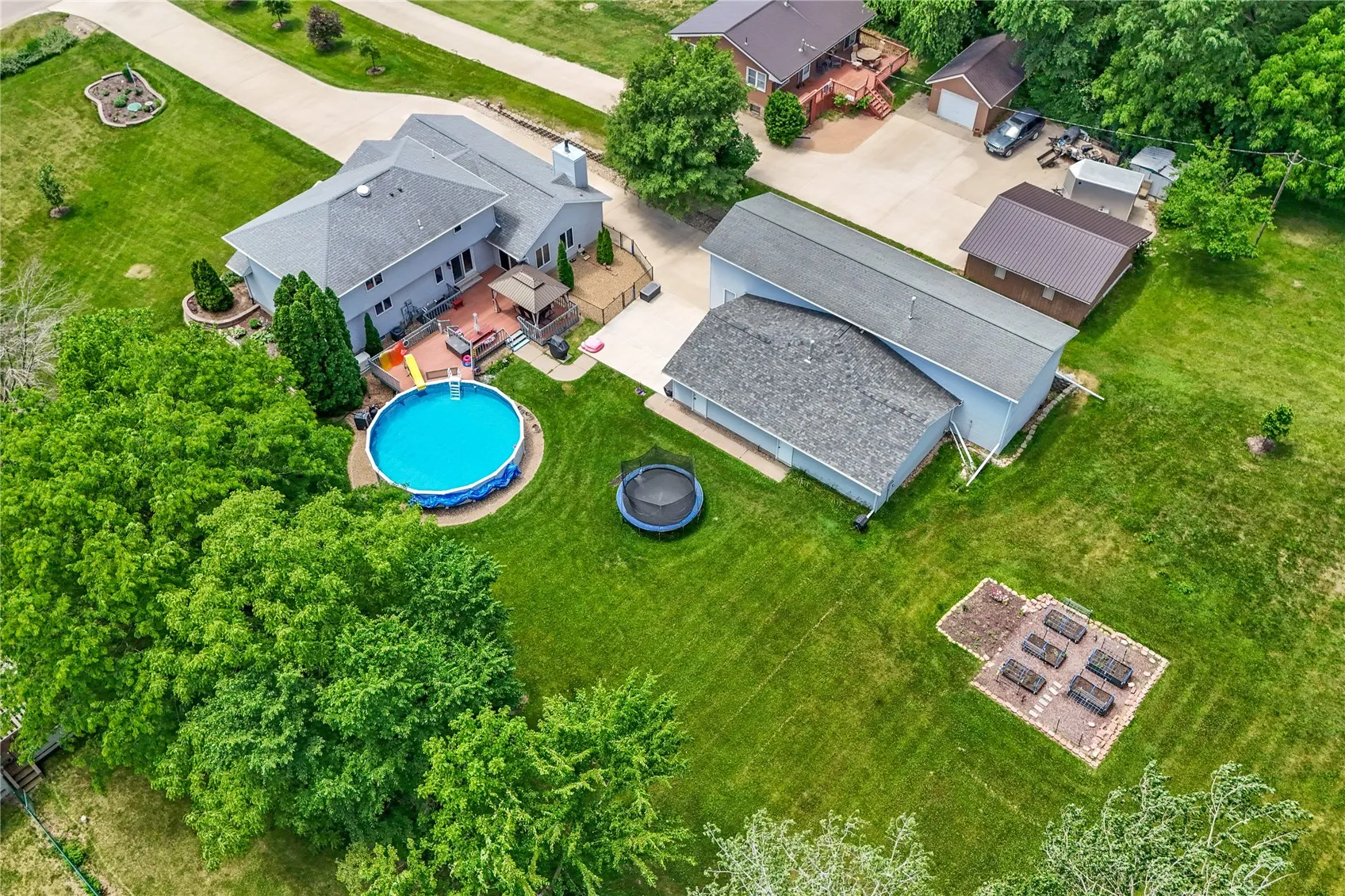 150 W Cemetery Rd, Fairfax, Iowa 52228 – Property Featured Image