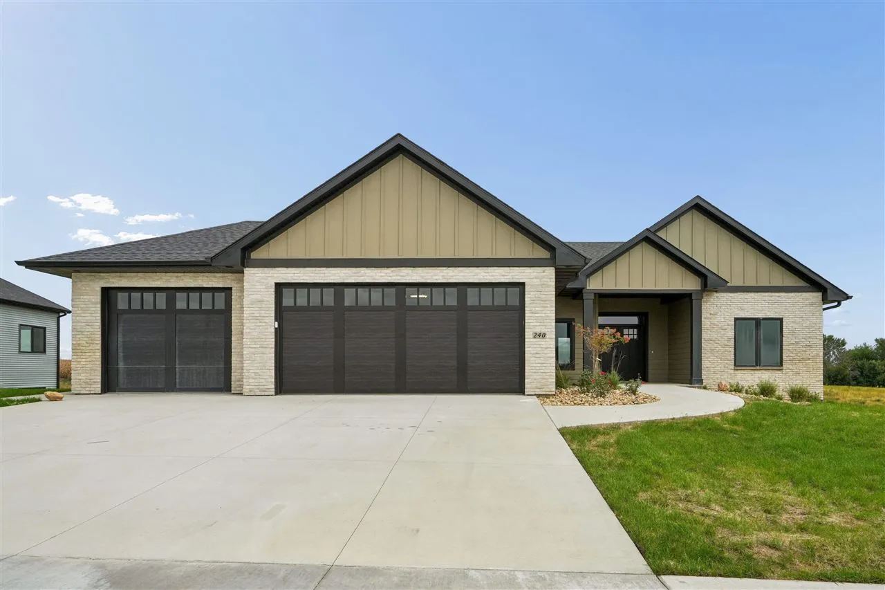 240 NW Howard Avenue, Swisher, Iowa 52338 – Property Featured Image