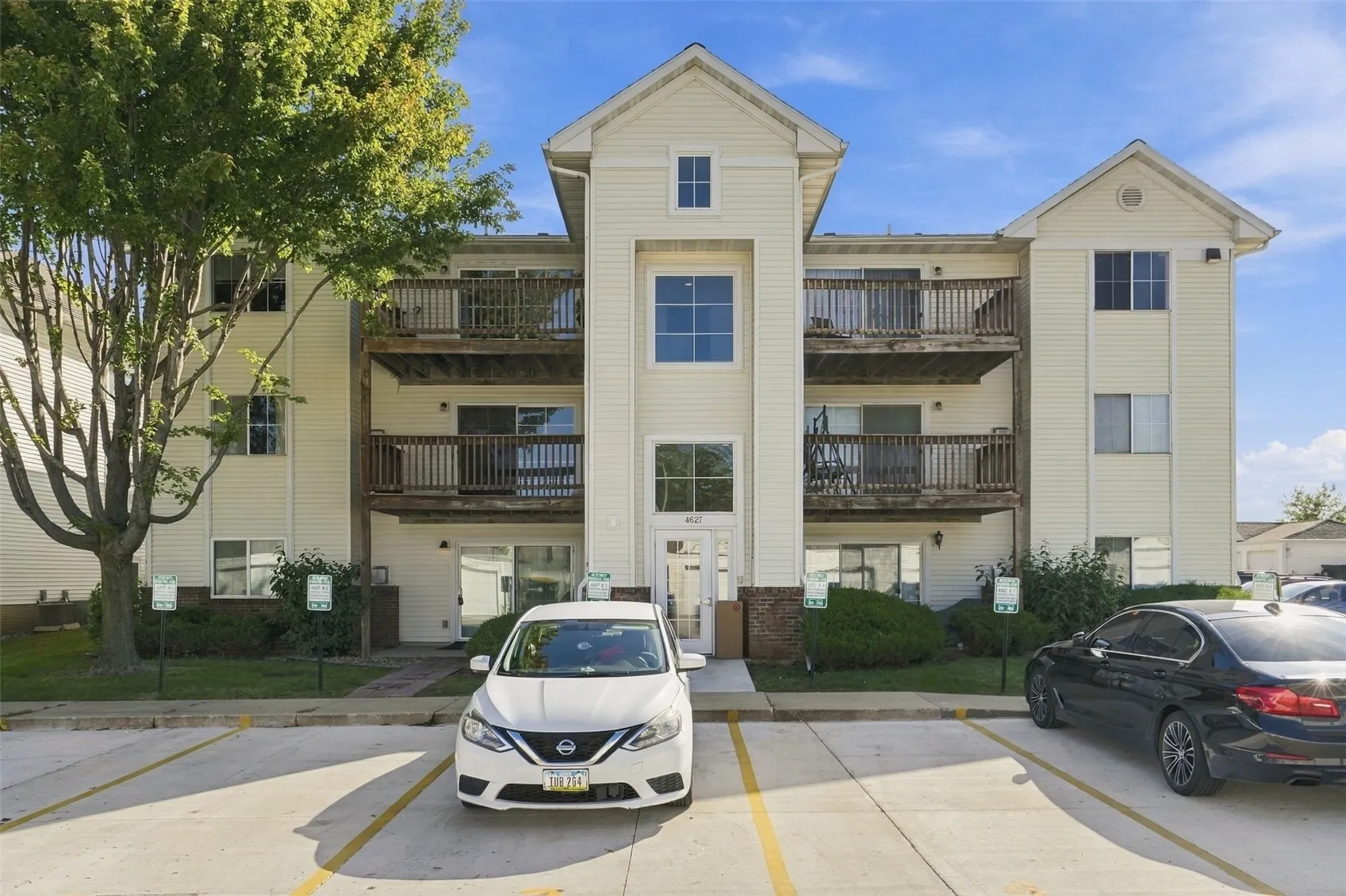 4627 1st Avenue SW Unit 11, Cedar Rapids, Iowa 52405 – Property Featured Image