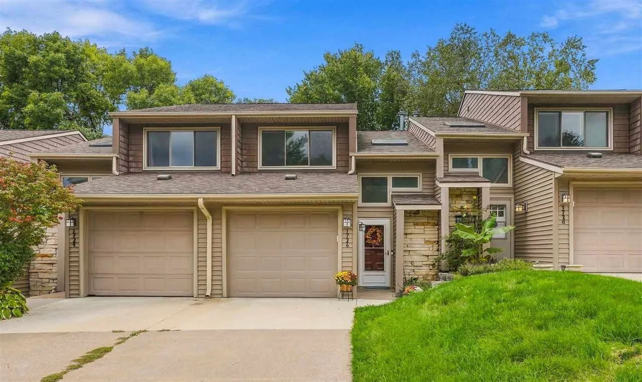 1726 Lynncrest Dr, Coralville, Iowa 52241 – Property Featured Image