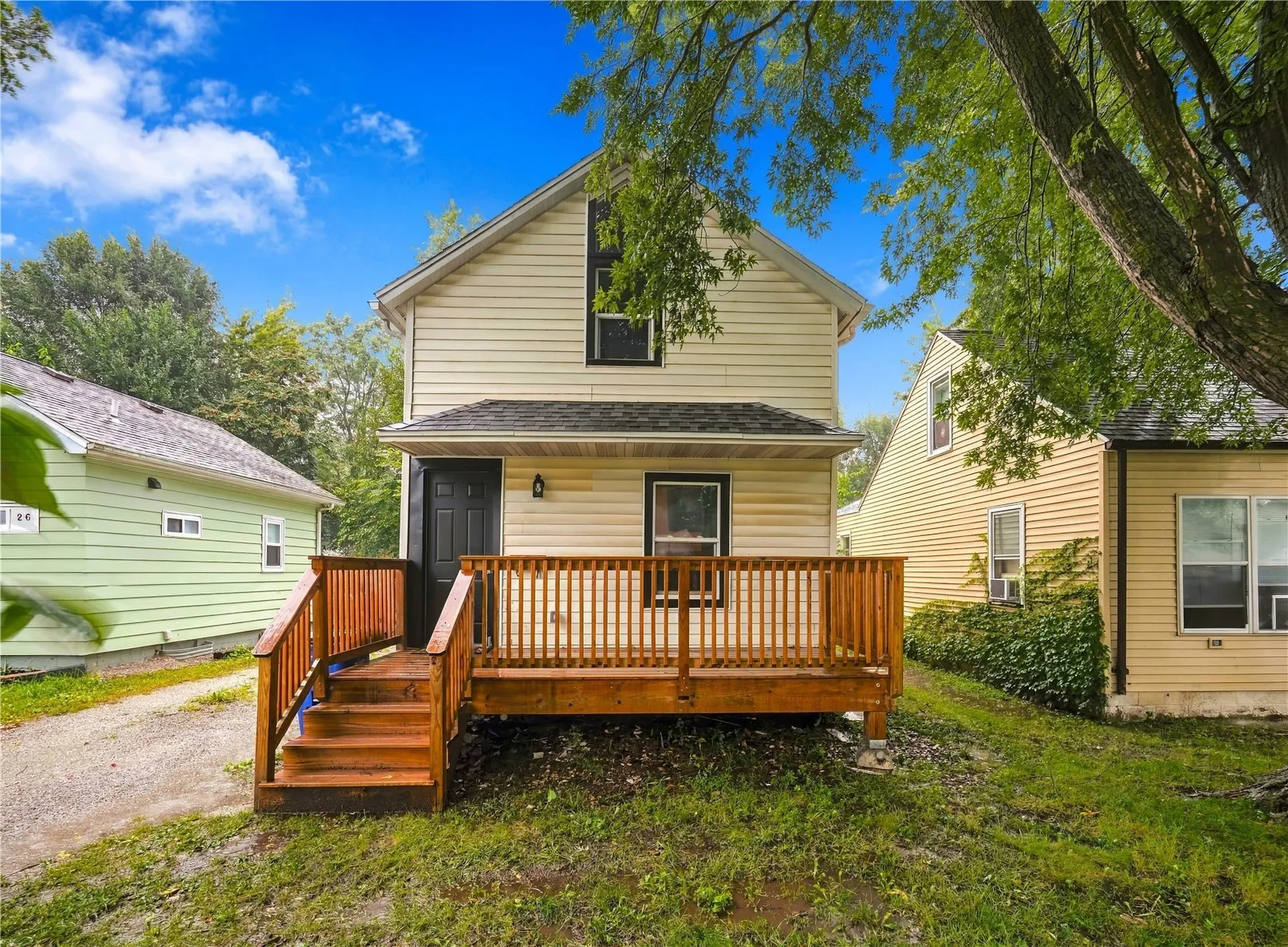 1122 32nd Street NE, Cedar Rapids, Iowa 52402 – Property Featured Image