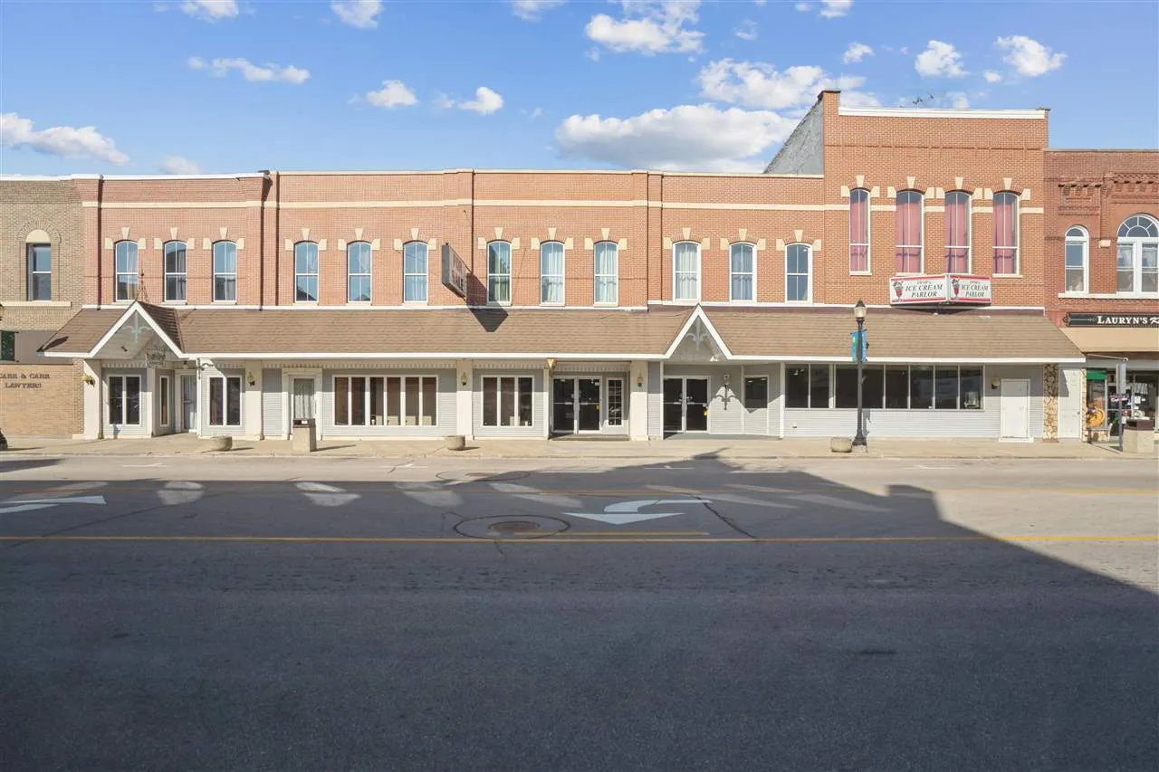 107 S Franklin St, Manchester, Iowa 52057 – Property Featured Image