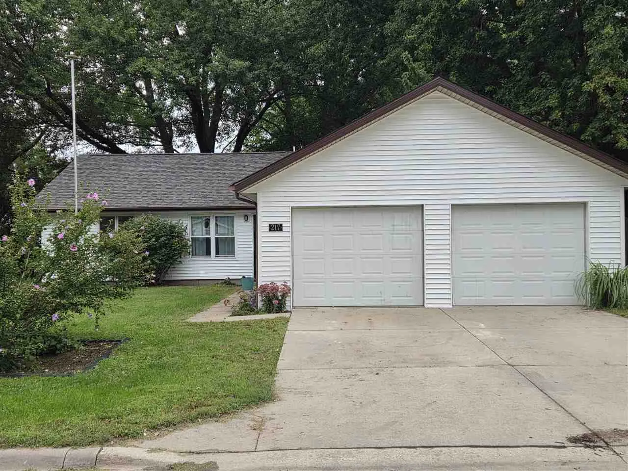 217 A Ave, Kalona, Iowa 52247 – Property Featured Image
