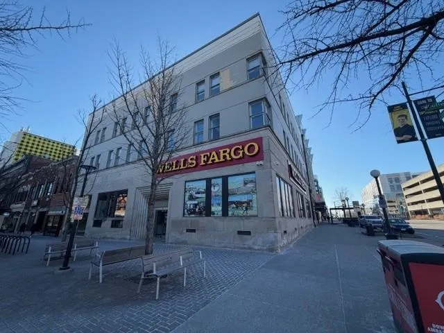 103 E College Street Unit 300-D, Iowa City, Iowa 52240 – Property Featured Image