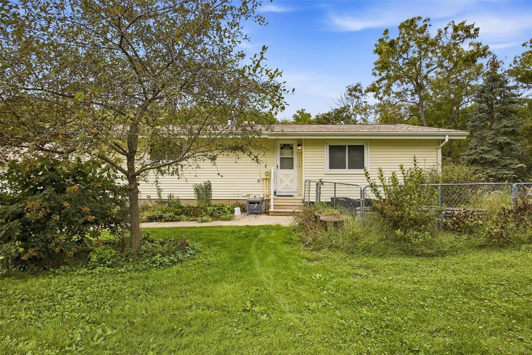 1105 Country Club Dr SE, Mt Vernon, Iowa 52314 – Property Featured Image