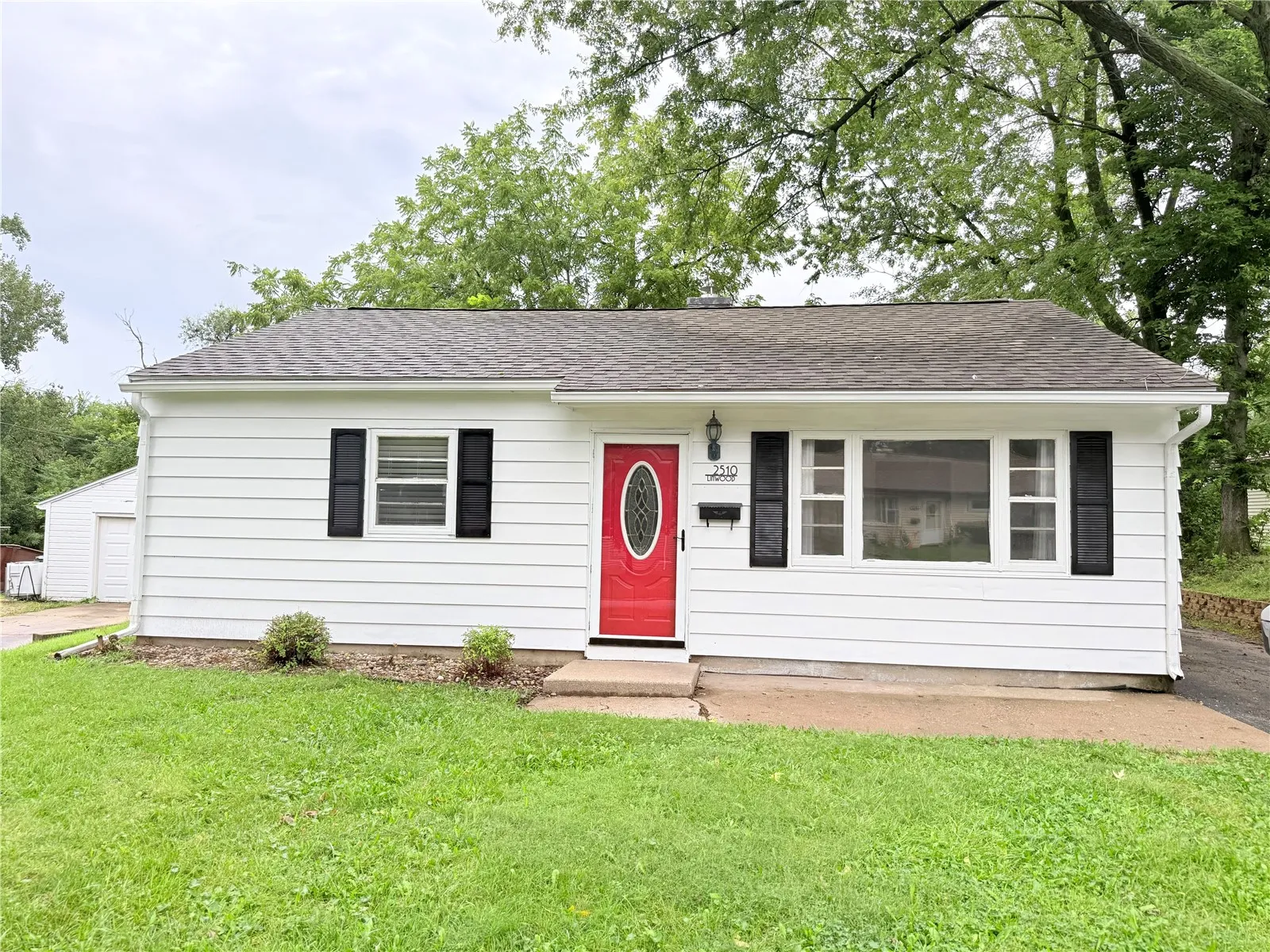 2510 Linwood Street SW, Cedar Rapids, Iowa 52404 – Property Featured Image