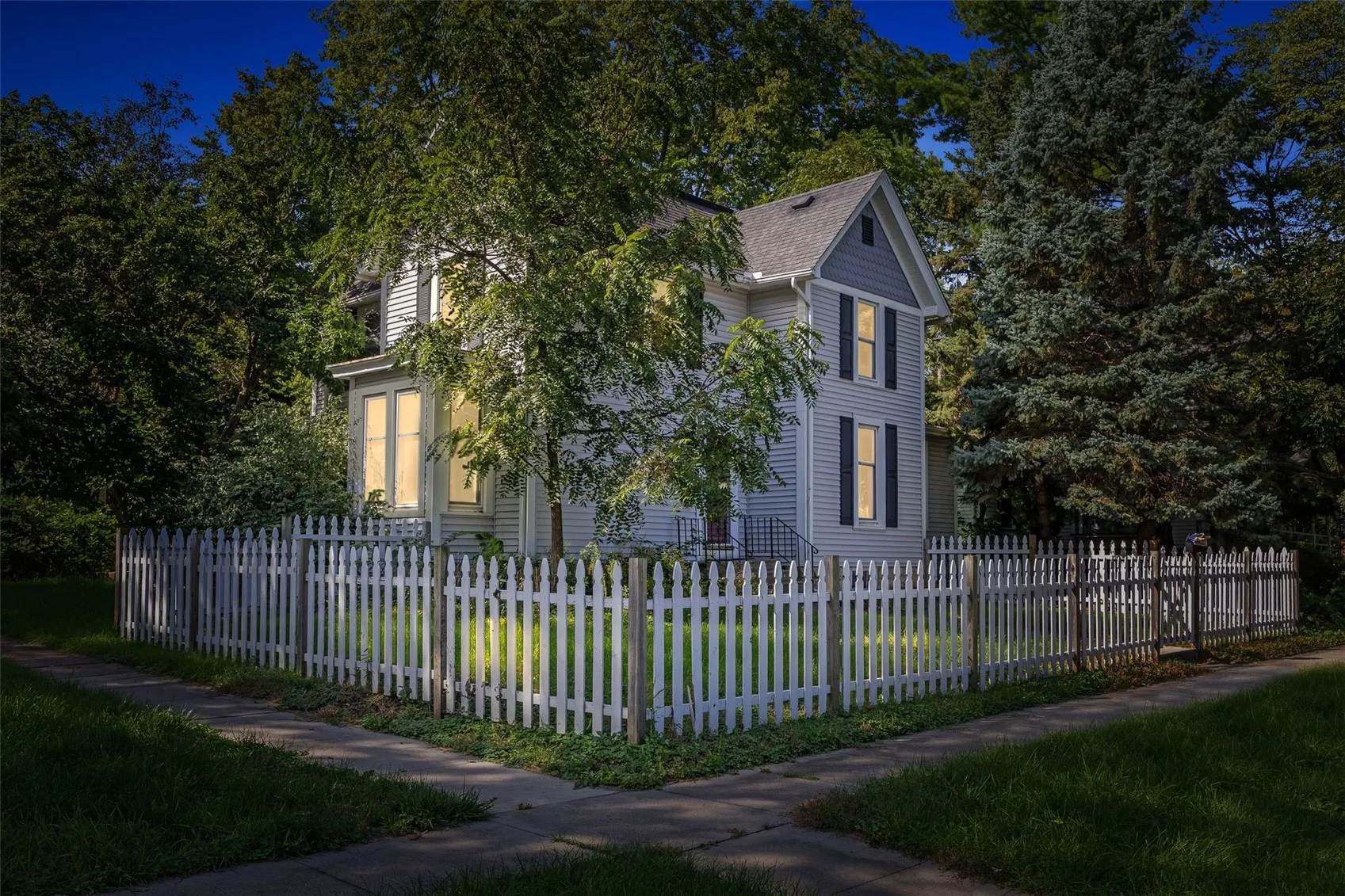 402 3rd Street NW, Mt Vernon, Iowa 52314 – Property Featured Image