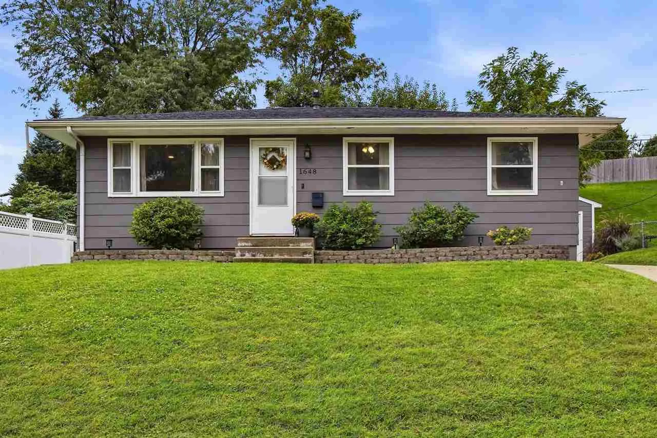 1648 24th St NW, Cedar Rapids, Iowa 52405 – Property Featured Image