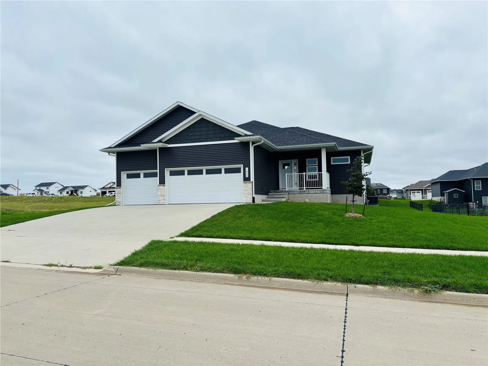 1422 Eagleview Drive, Fairfax, Iowa 52228 – Property Featured Image