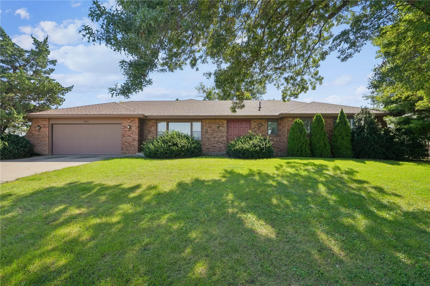 3611 1st Ave SW, Cedar Rapids, Iowa 52405 – Property Featured Image