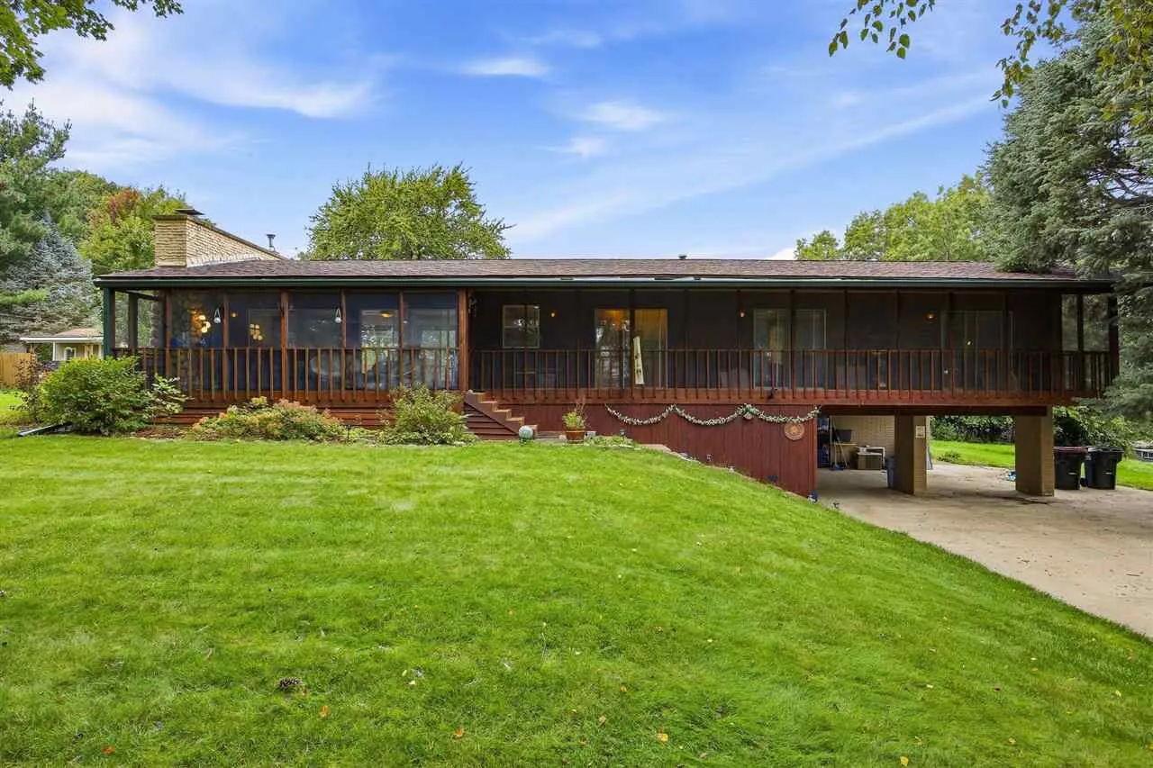 324 Lake View DR NE, Solon, Iowa 52333 – Property Featured Image