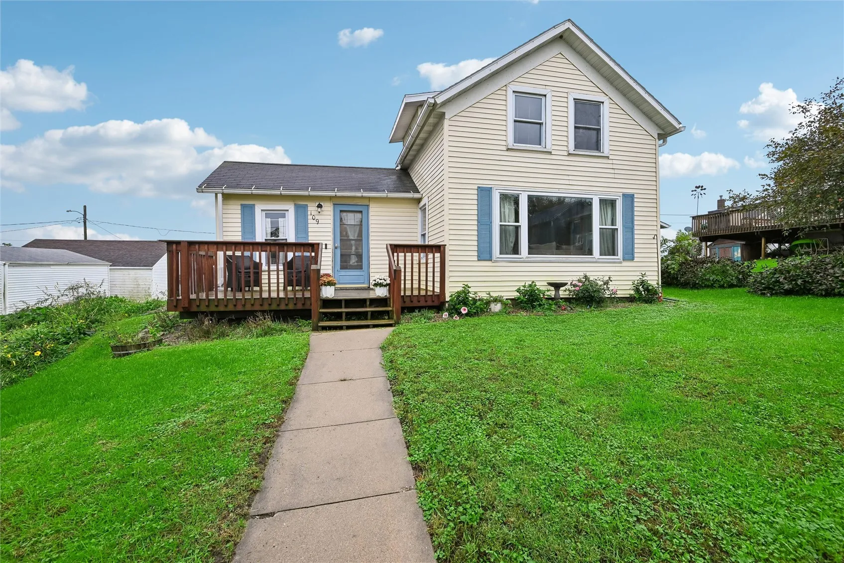 109 Tuttle Street E, Norway, Iowa 52318 – Property Featured Image