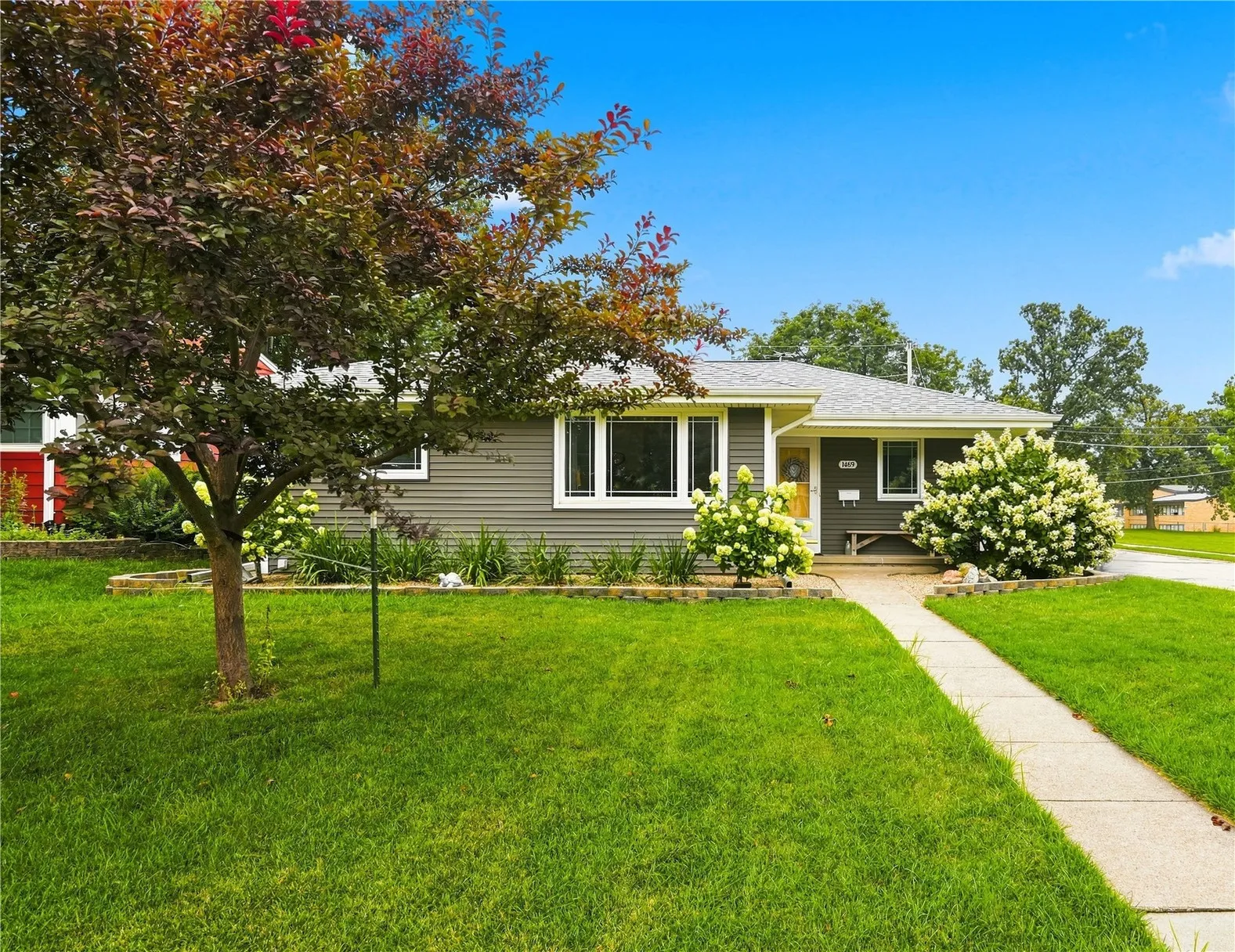 1469 Golfview Drive NE, Cedar Rapids, Iowa 52402 – Property Featured Image