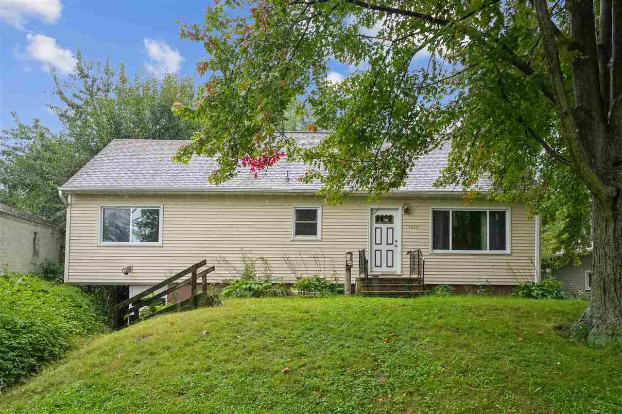 1425 Douglas Ct, Marion, Iowa 52302 – Property Featured Image