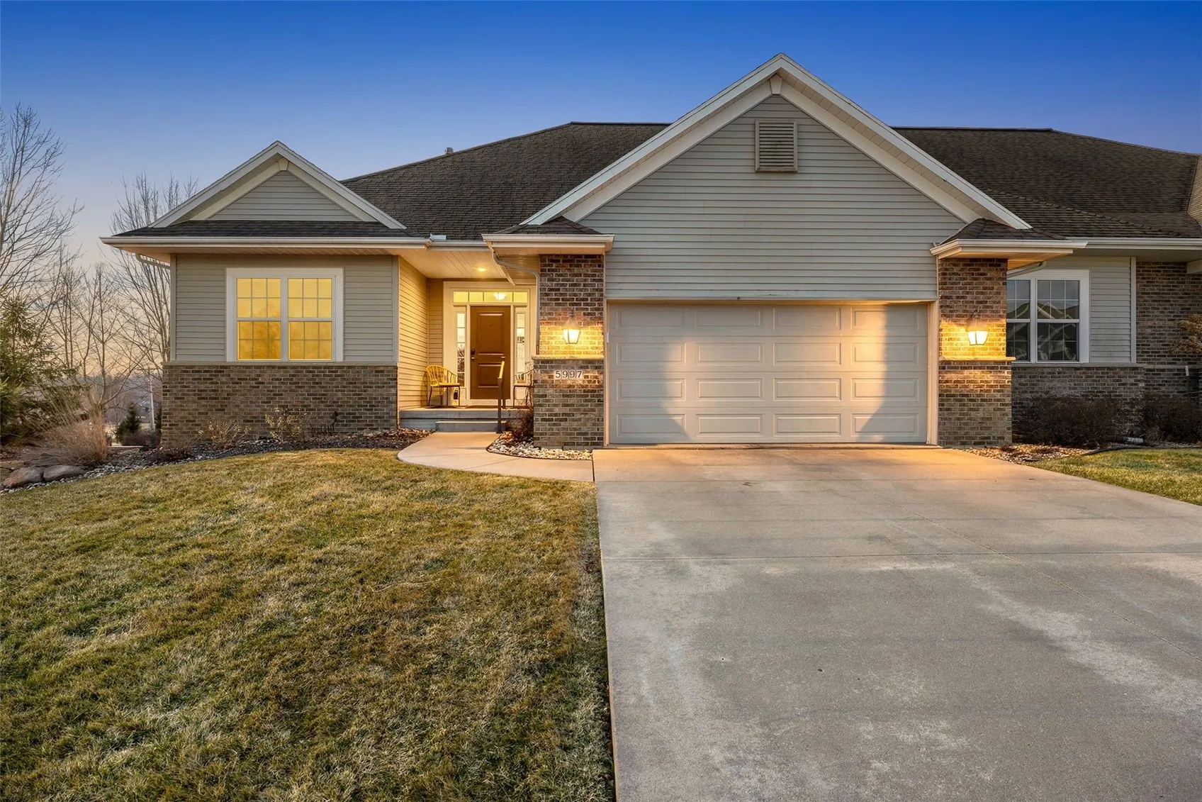 5997 Meadow Grass Circle, Cedar Rapids, Iowa 52403 – Property Featured Image