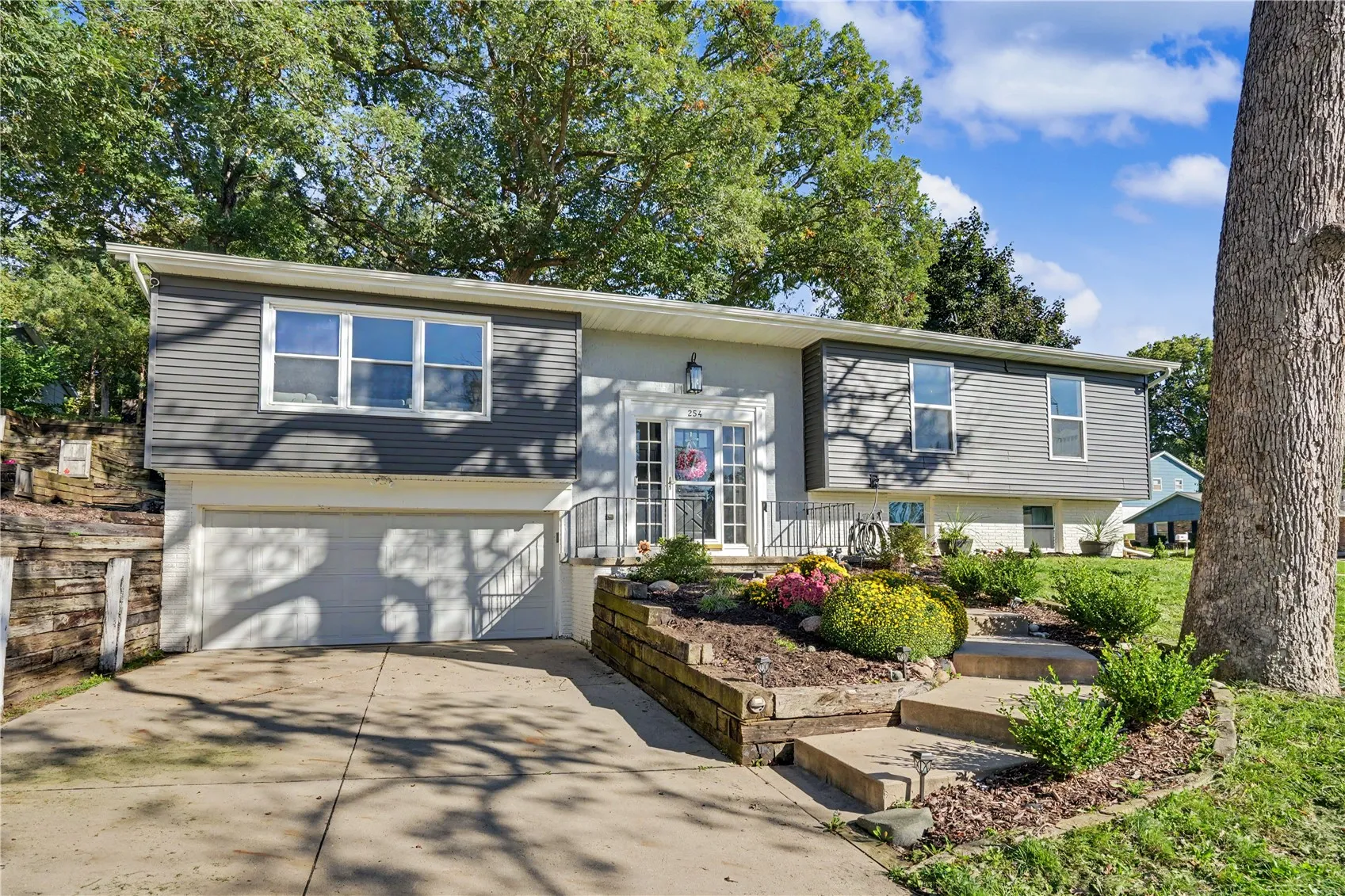 254 NE Brentwood Circle, Cedar Rapids, Iowa 52402 – Property Featured Image
