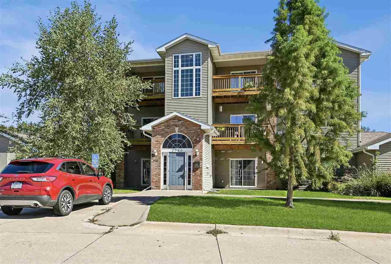 2780 Triple Crown Lane Unit 9, Iowa City, Iowa 52240 – Property Featured Image