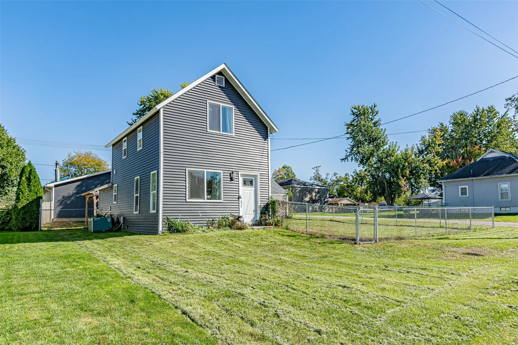 1302 Central Avenue, Center Point, Iowa 52213 – Property Featured Image
