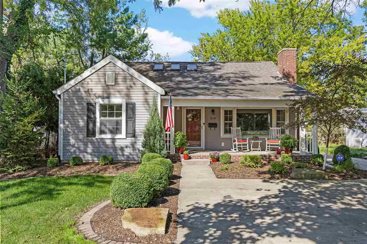 210 W Park Rd, Iowa City, Iowa 52246 – Property Featured Image
