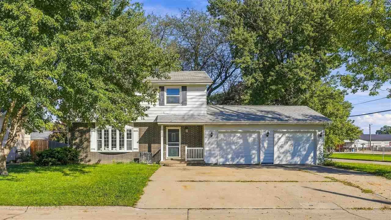 732 Perdock Ct, Washington, Iowa 52353 – Property Featured Image