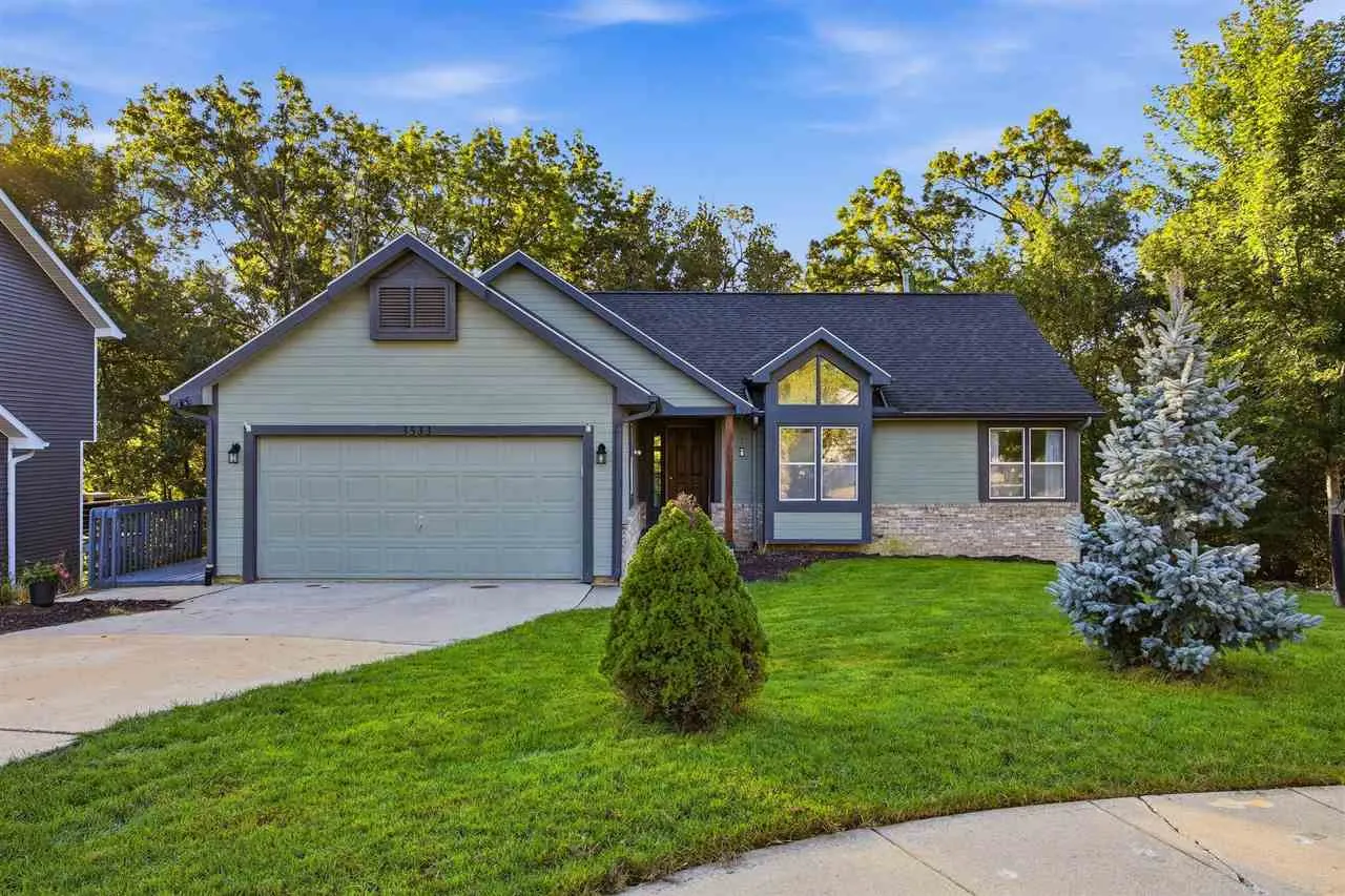 3533 NE Winterwood Ct, Cedar Rapids, Iowa 52402 – Property Featured Image