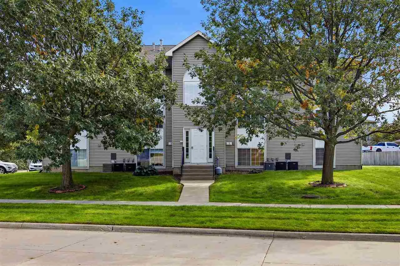 146 Elm Ridge Dr, North Liberty, Iowa 52317 – Property Featured Image