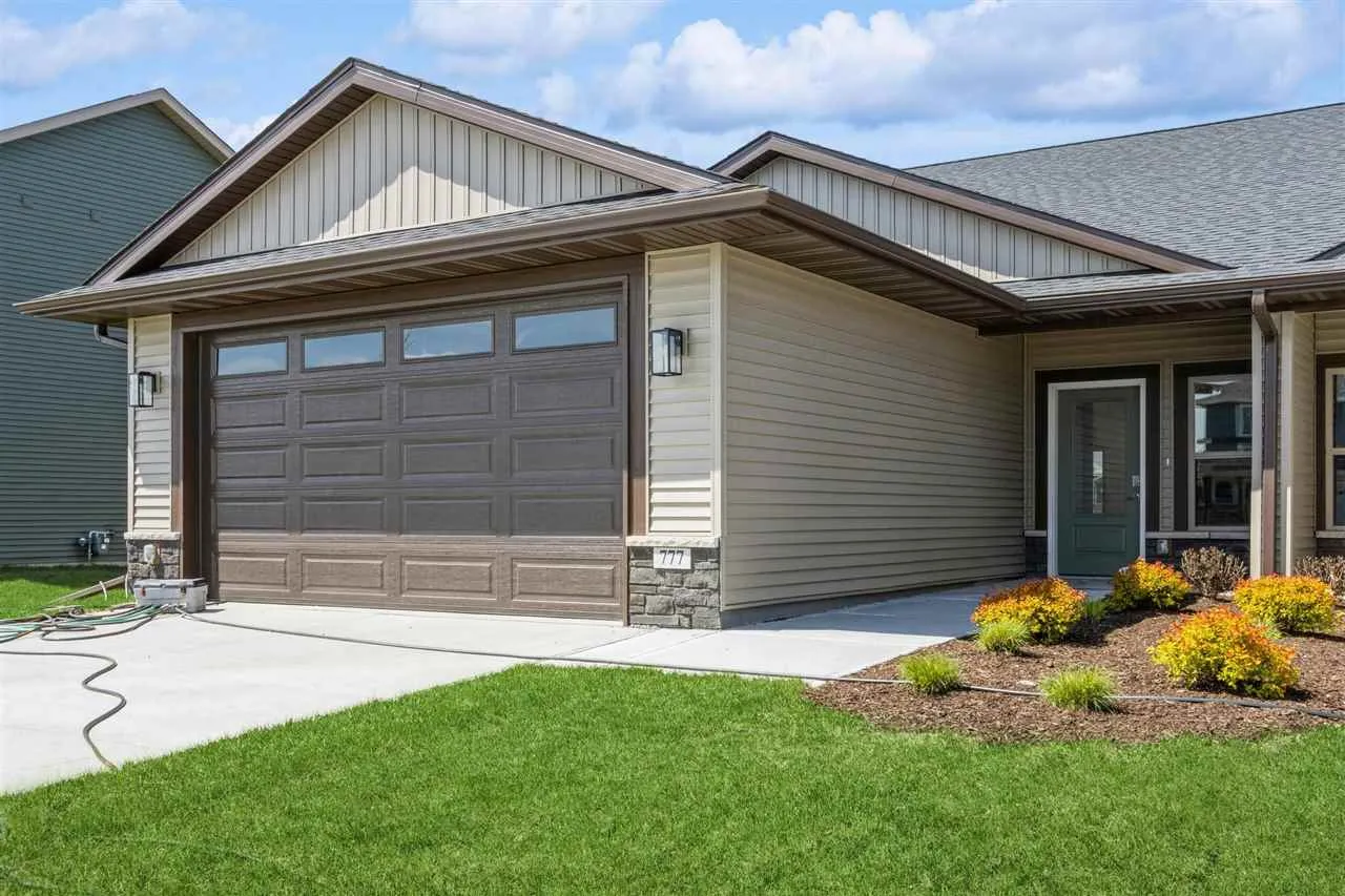 407 Solstice Ct, North Liberty, Iowa 52317 – Property Featured Image