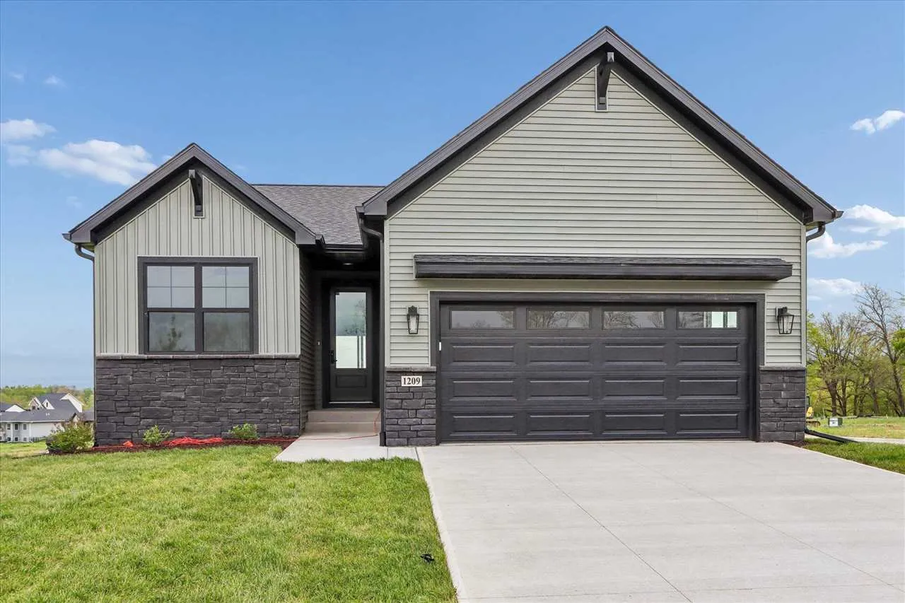 450 S Seven Oaks Rd, North Liberty, Iowa 52317 – Property Featured Image