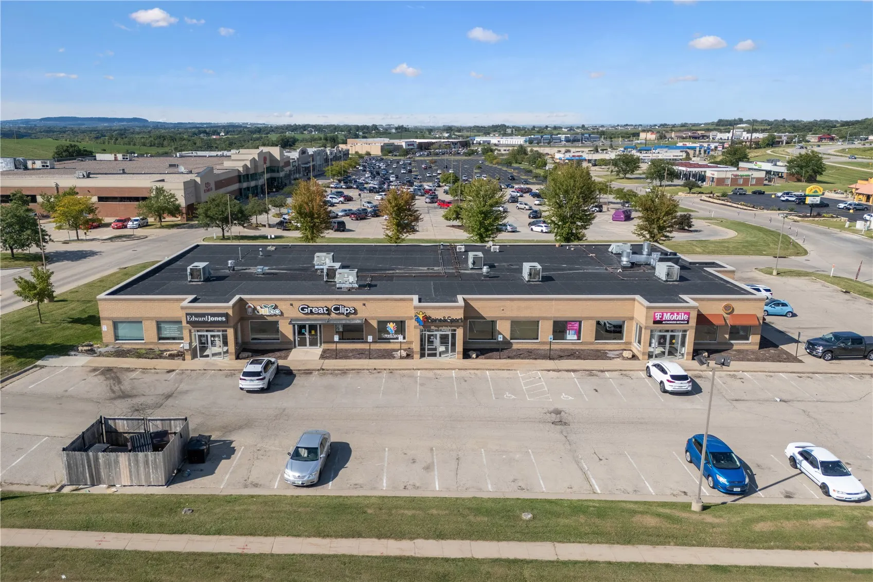 4840 Asbury Road Unit 4, Dubuque, Iowa 52002 – Property Featured Image