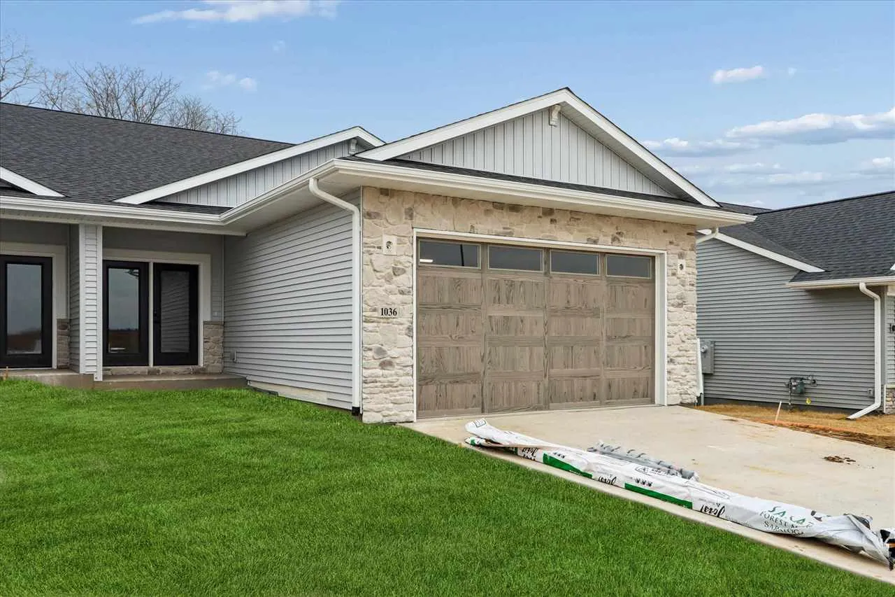1020 Highland Trl, Solon, Iowa 52333 – Property Featured Image
