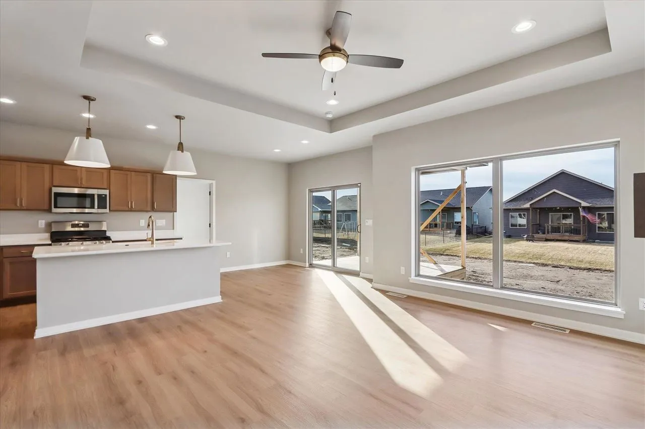 1012 Heritage Trail, Solon, Iowa 52333 – Property Featured Image