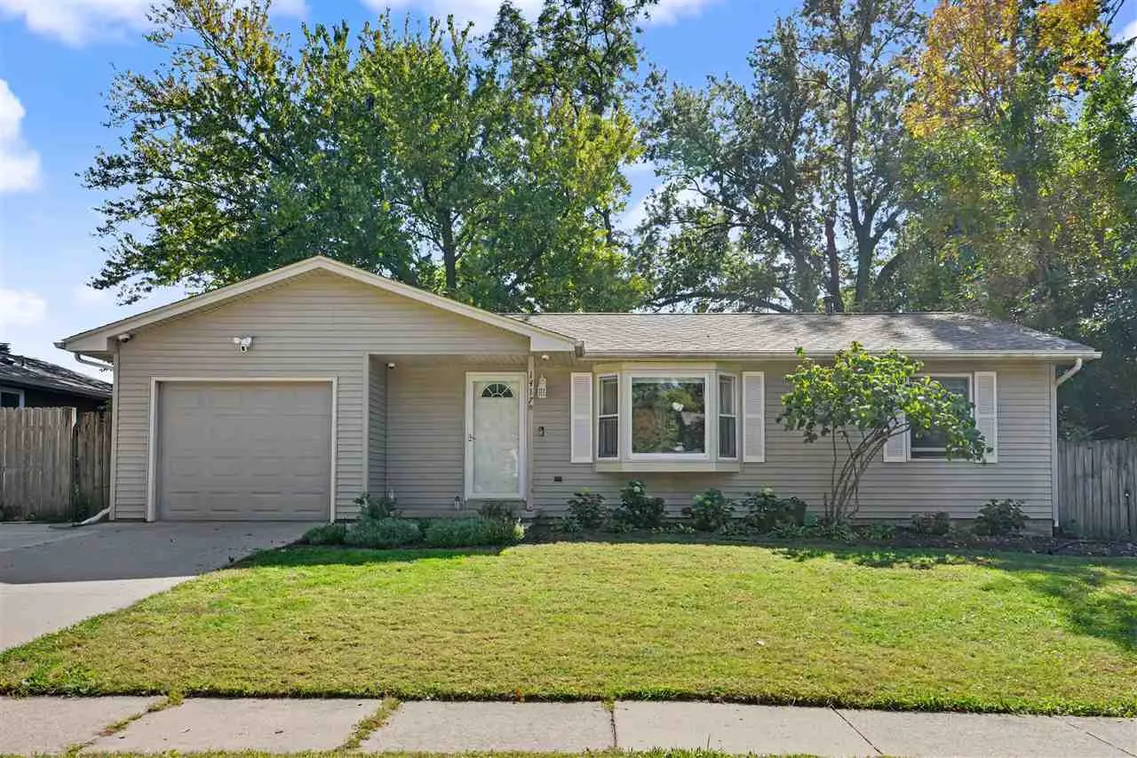 1417 Burns Ave, Iowa City, Iowa 52240 – Property Featured Image