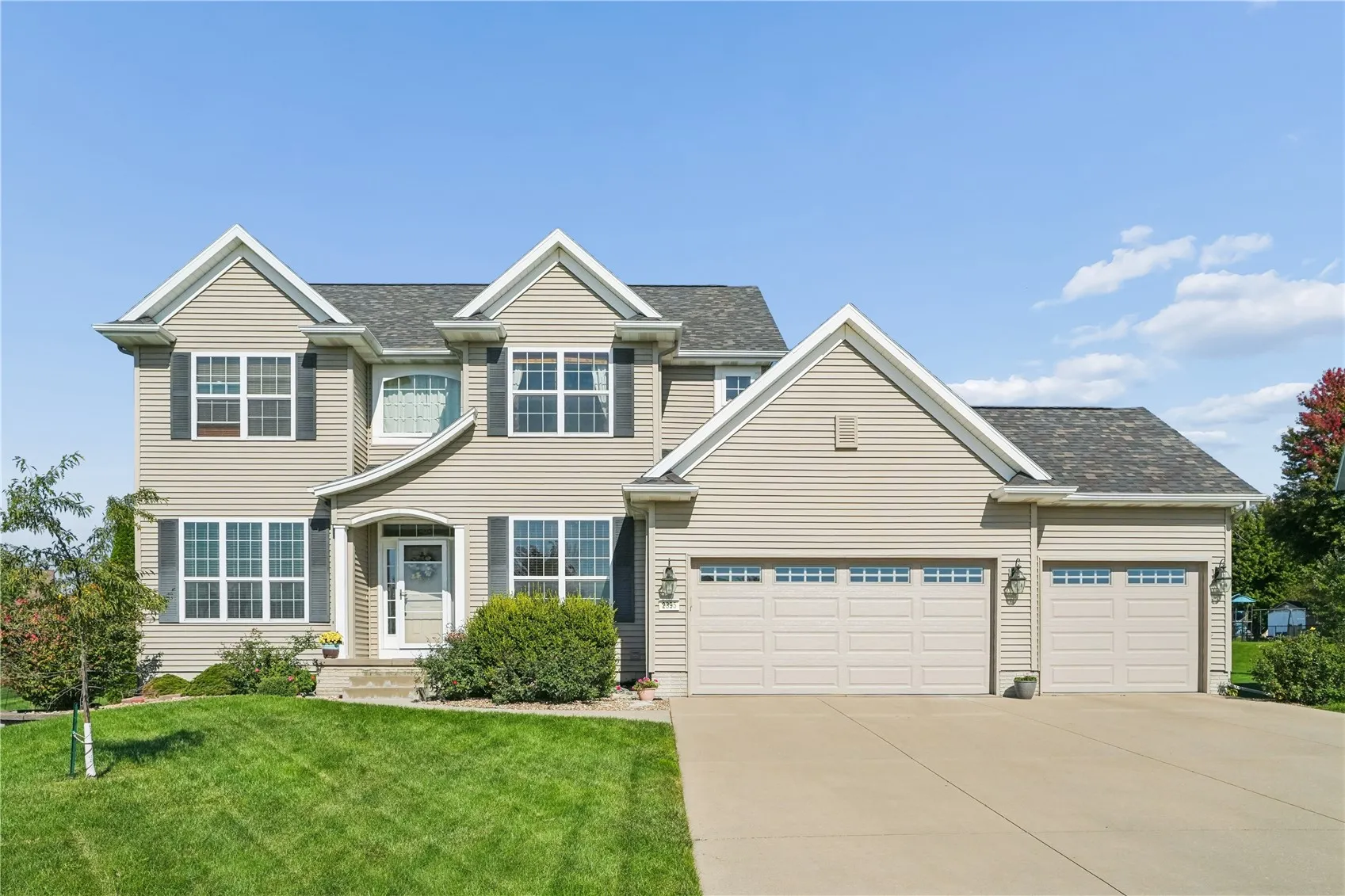 2395 Newcastle Rd, Marion, Iowa 52302 – Property Featured Image
