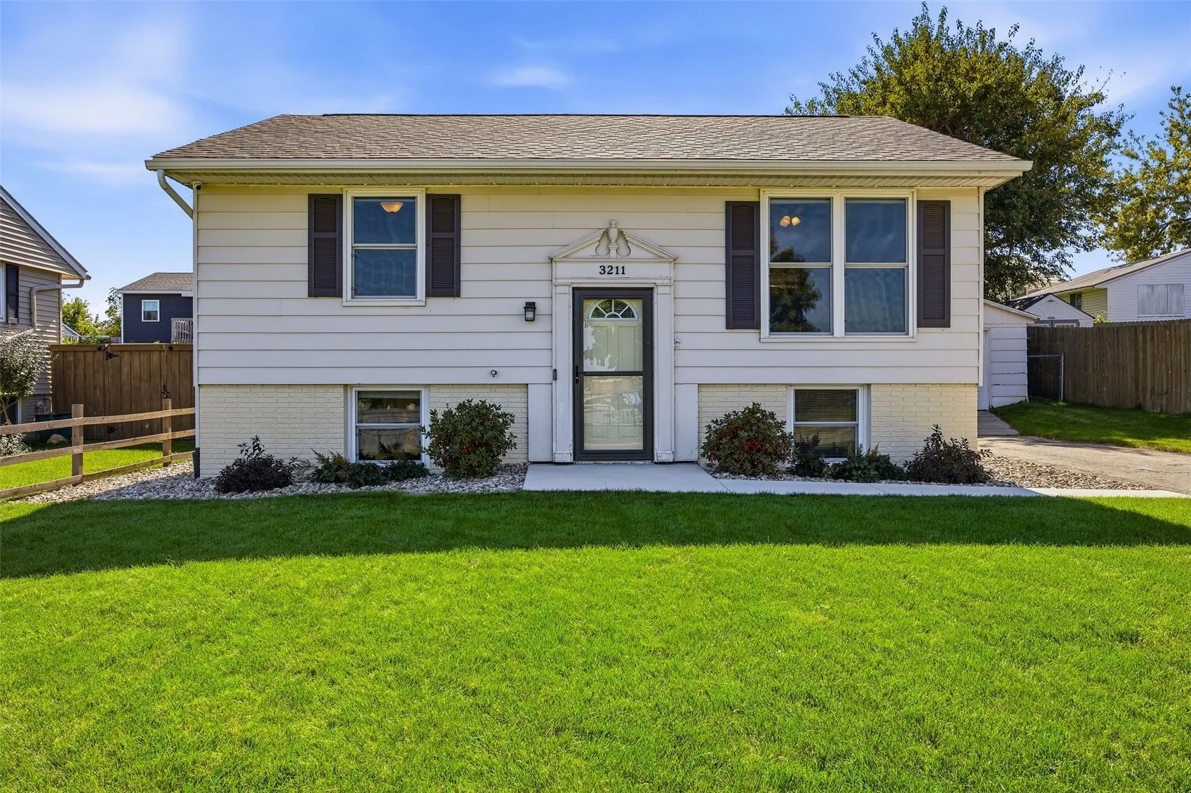 3211 29th Avenue SW, Cedar Rapids, Iowa 52404 – Property Featured Image
