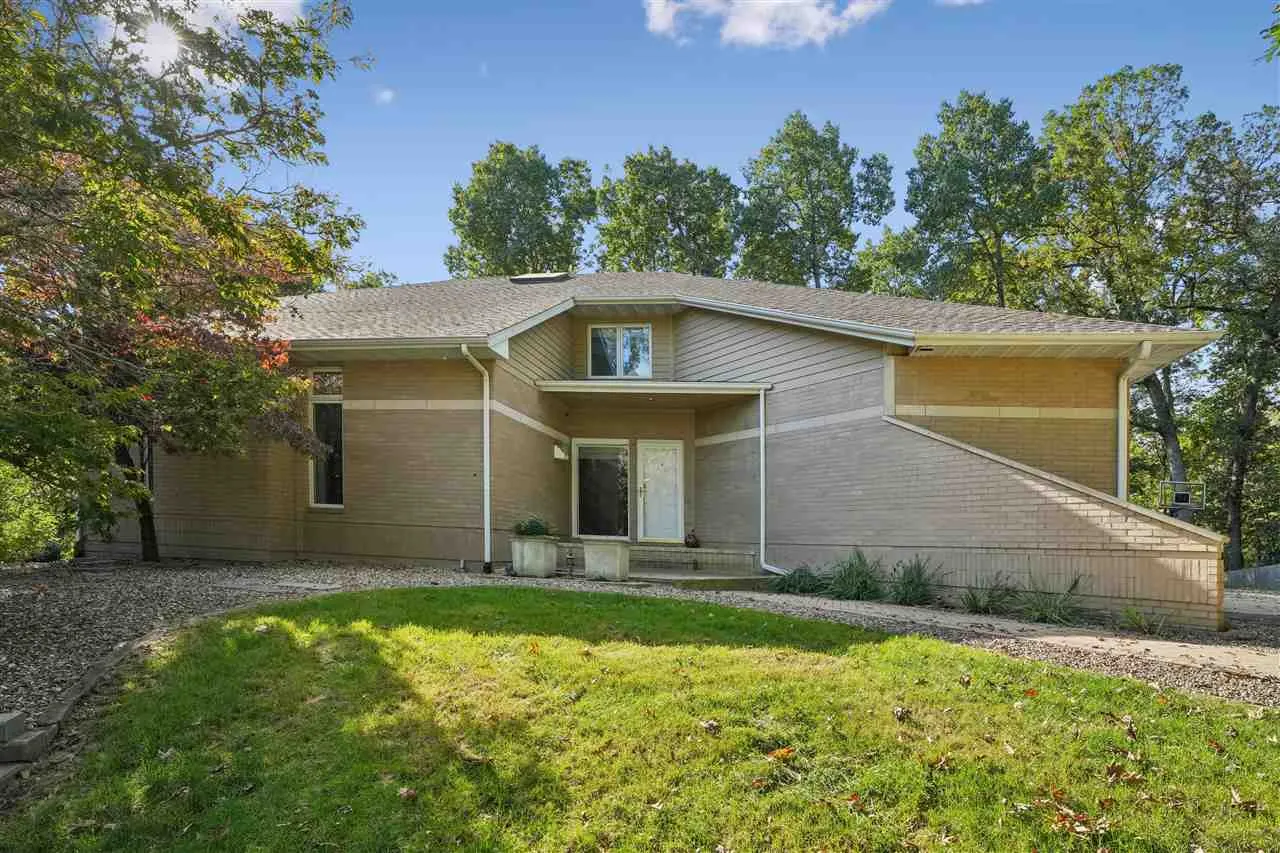 1441 Trail Bend Drive NW, Swisher, Iowa 52338 – Property Featured Image