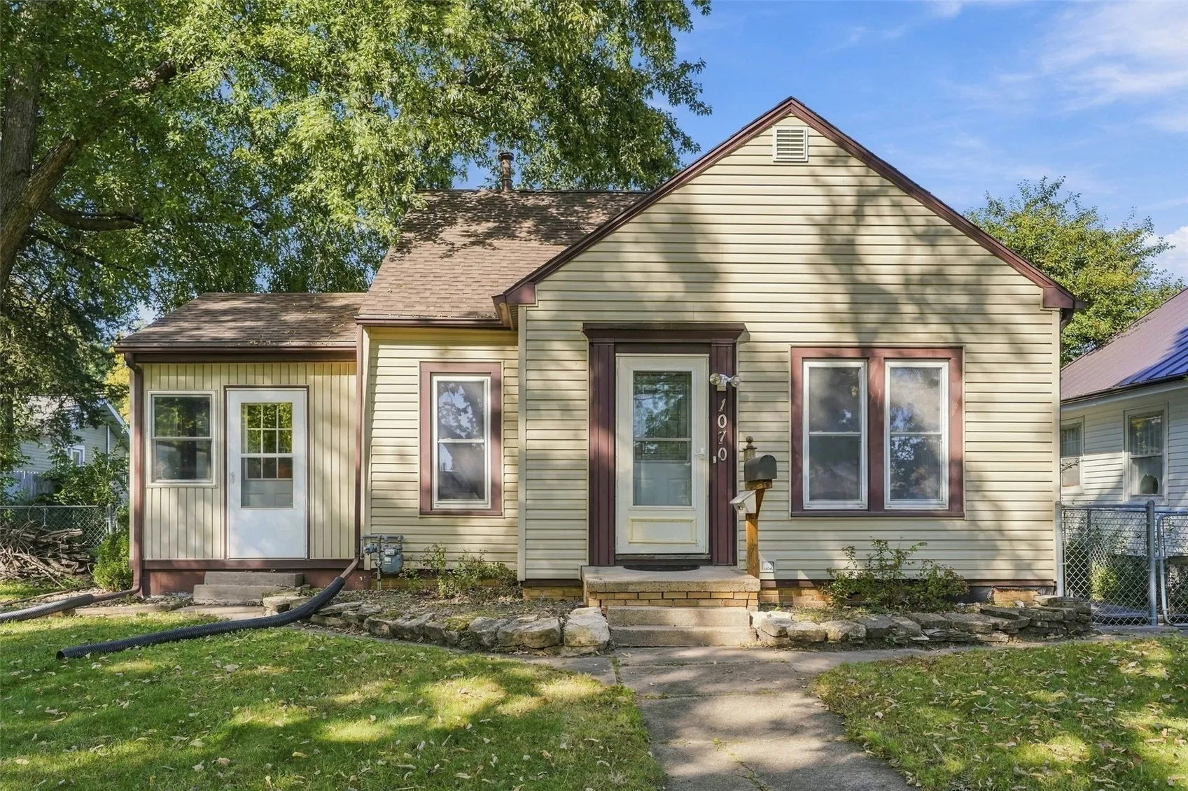 1070 H Avenue NW, Cedar Rapids, Iowa 52405 – Property Featured Image
