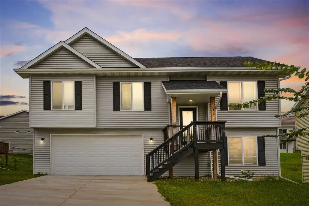 821 Fairview Dr, Coralville, Iowa 52241 – Property Featured Image